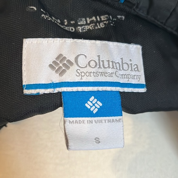 Women’s  Columbia Rain/Wind resistant jacket. - Picture 4 of 4